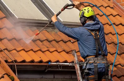 Démoussage et hydrofuge de toiture à Corbara